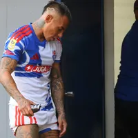 Eduardo Vargas recibe duro golpe en U de Chile