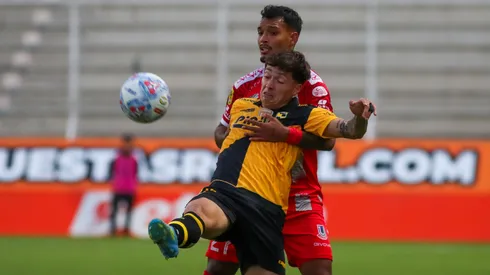 Cristián Zavala lucha contra un ex Colo Colo cedido en La Calera: Daniel Gutiérrez.