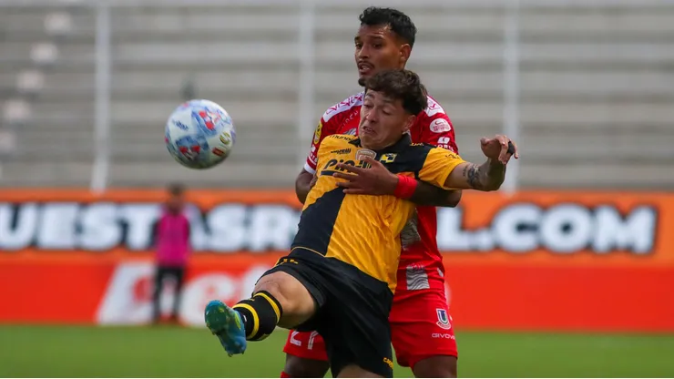 Cristián Zavala lucha contra un ex Colo Colo cedido en La Calera: Daniel Gutiérrez.