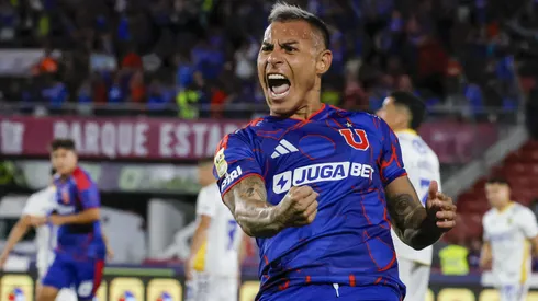 Eduardo Vargas aparece en los citados al Clásico Universitario.