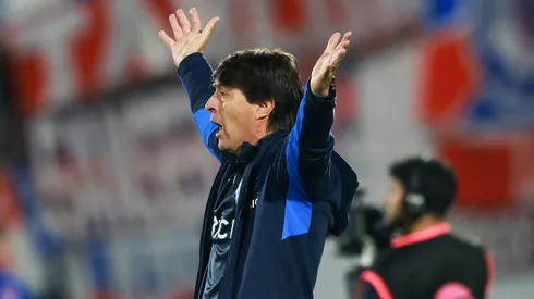 El técnico cruzado hizo la del meme.