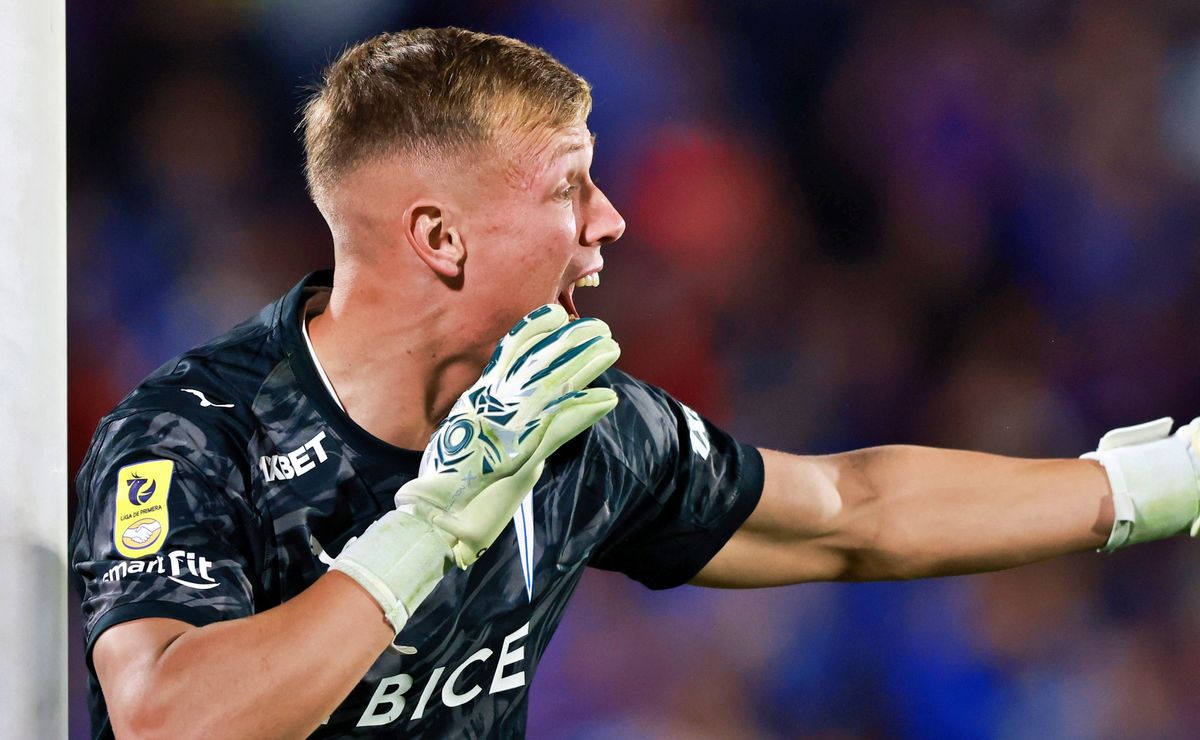 Johnny Herrera repasa a Vicente Bernedo por el gol que le hizo Lucero: “Era una pelota fácil”