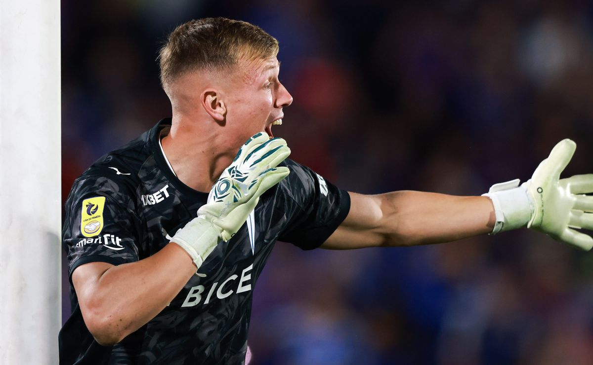 “Más malo que la rechu…”: Critican duramente a Vicente Bernedo por “comerse” el gol en el Clásico Universitario