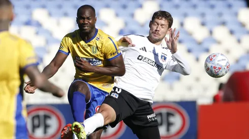 La U de Concepción recibe a Colo Colo en el sur del país.