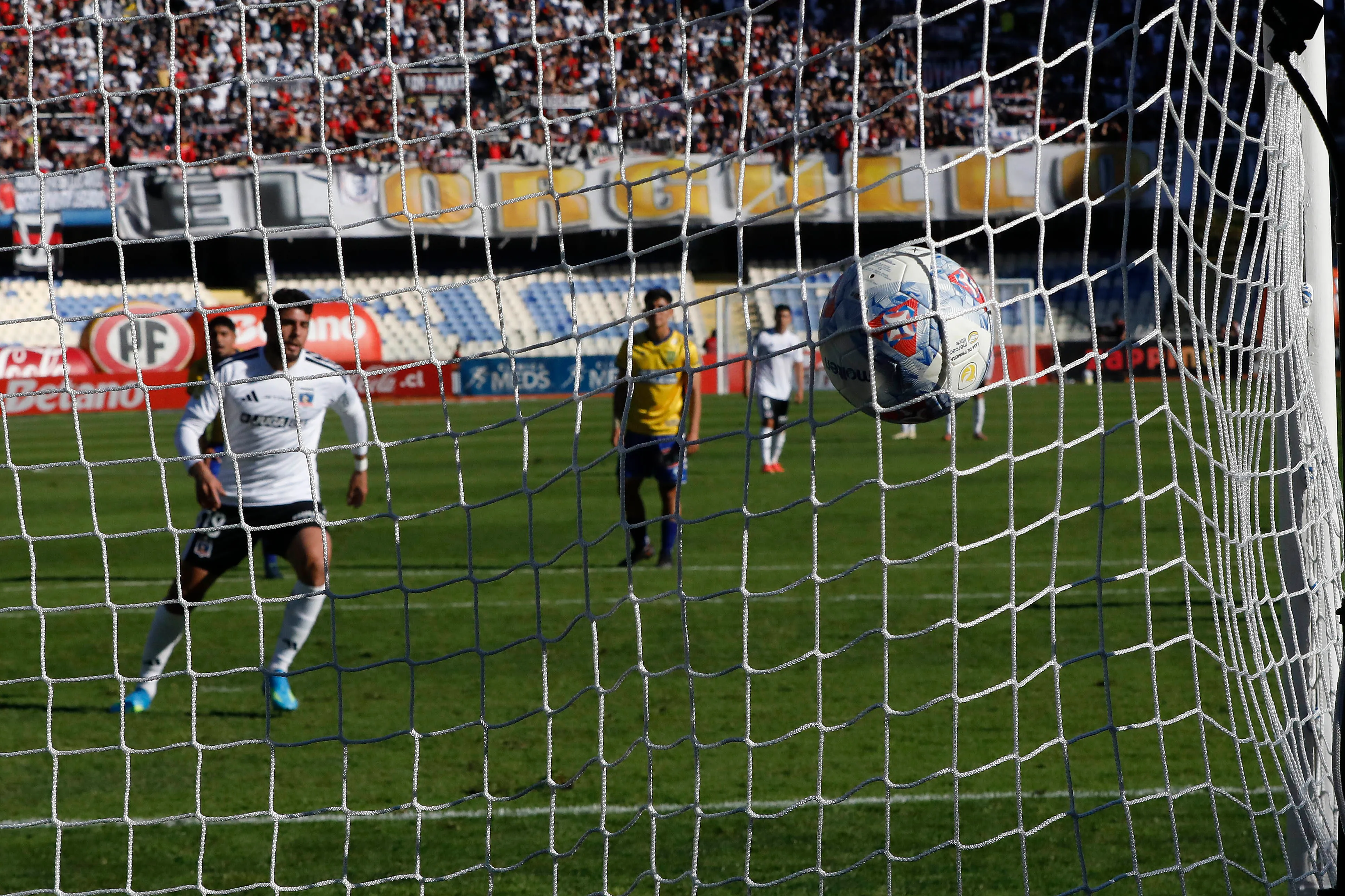 Maximiliano Romero inició el triunfo de Colo Colo para volver a la cima de la tabla ante la U de Concepción. Foto: Photosport.
