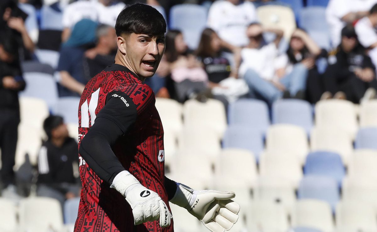 Fernando Ortiz le prestó todo el ropero al novel portero Gabriel Maureira: “Tiene toda la confianza nuestra”