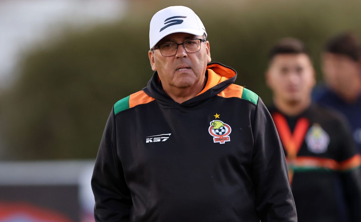Cobresal vuelve a perder y Gustavo Huerta responde si es momento de salir: “Hemos conversado”