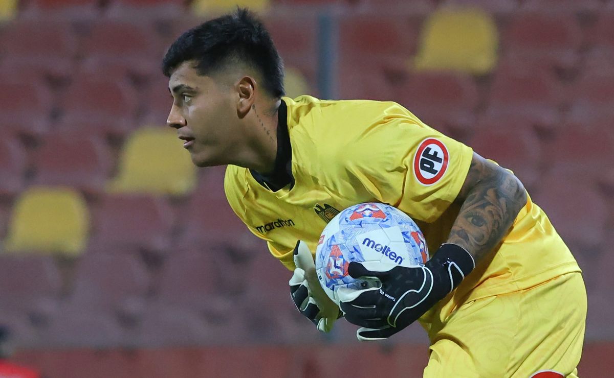 Portero formado en Colo Colo y mundialista con la Roja tras brillar en Unión Española: “Con huevos y nuestra gente”