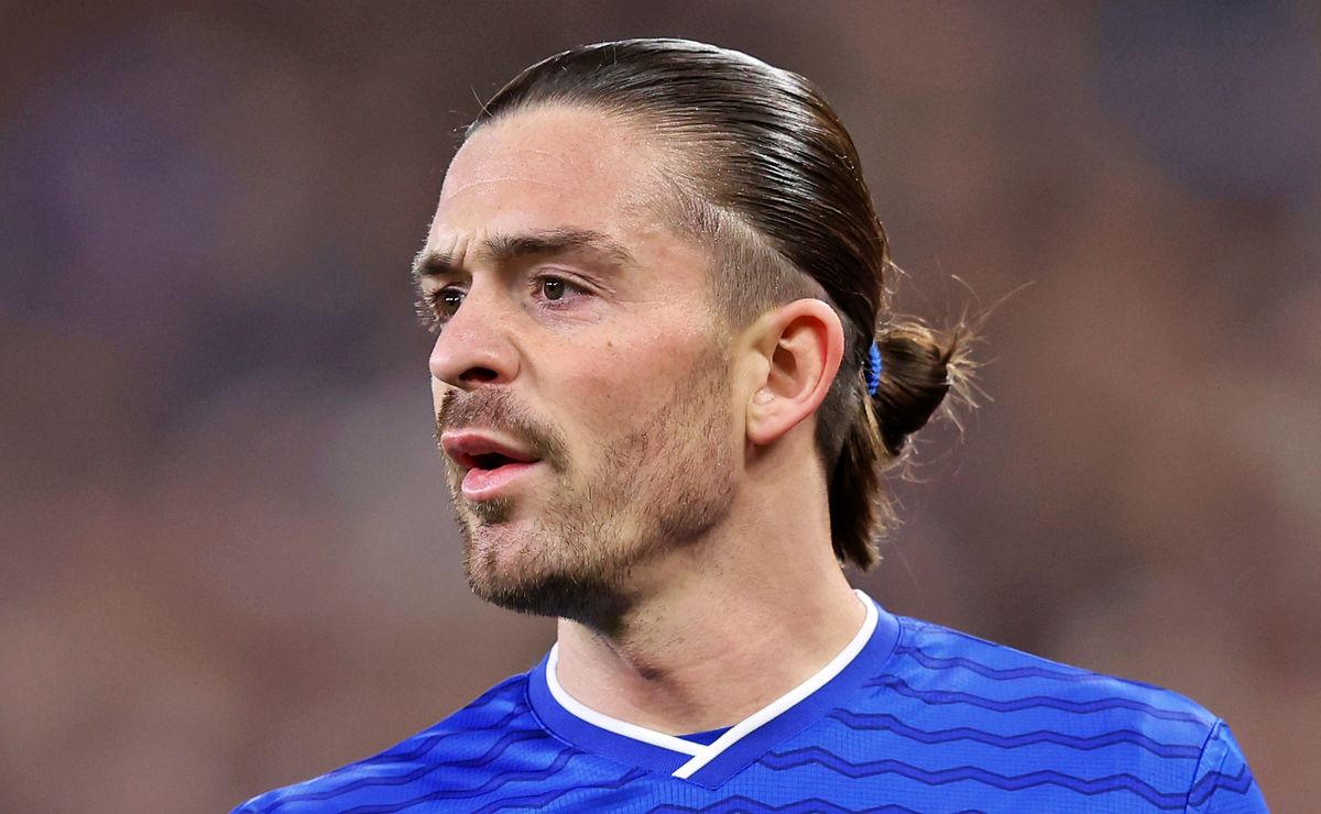 Terrible: Pillan a Jack Grealish borracho y durmiendo en un bar durante recuperación de grave lesión