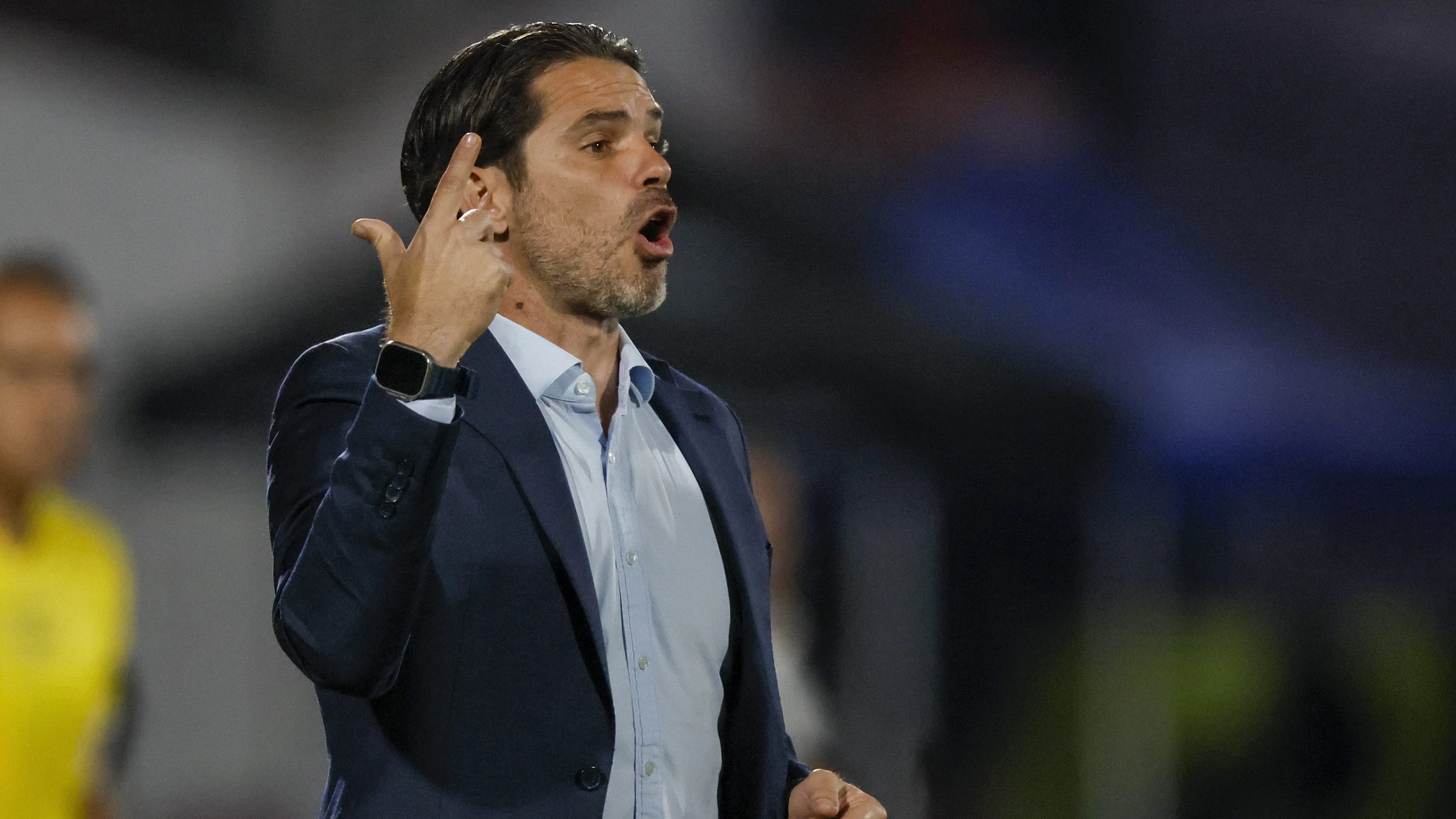 Fernando Gago es muy gestual para dar indicaciones en los partidos. (Andres Pina/Photosport).