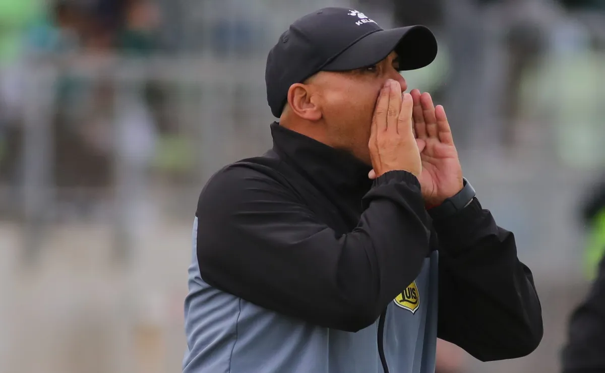 Humberto Suazo critica a los árbitros en la Primera B tras derrota vs Cobreloa