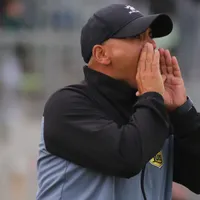 Chupete Suazo explota en la Primera B: "Para arbitrar necesitan..."