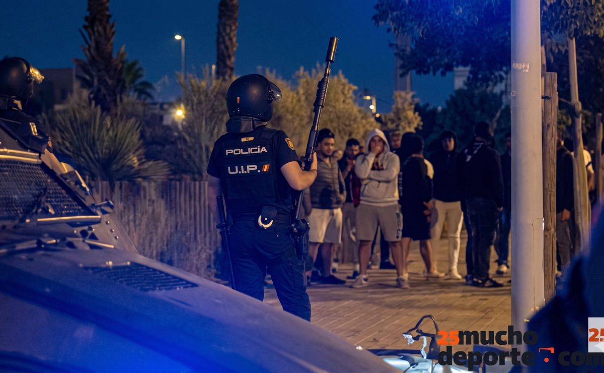 Alexis Sánchez y Gabriel Suazo viven momentos de terror: hinchas de Sevilla increpan a jugadores