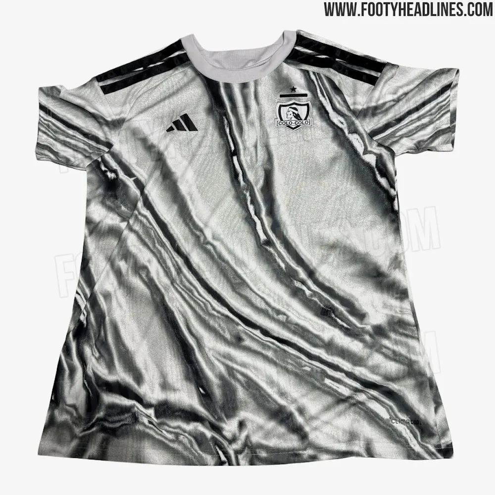 Esta sería la tercera camiseta de Colo Colo para la temporada 2026. Foto: Footy Headlines.