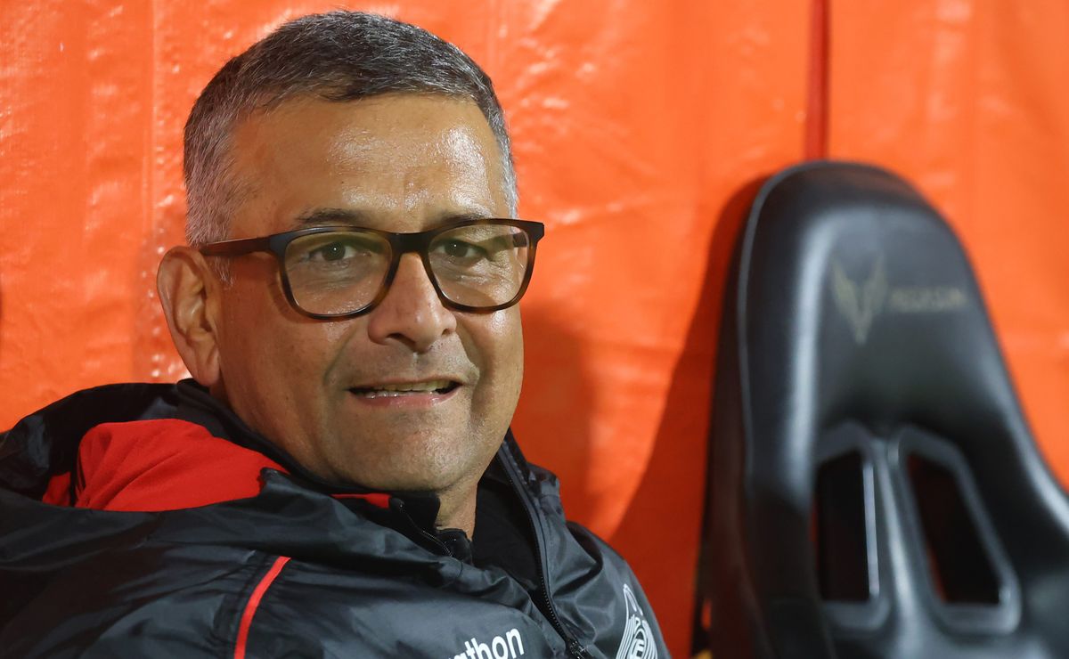 Ronald Fuentes clama por refuerzos en la Unión Española: “Necesitamos los tres cupos”