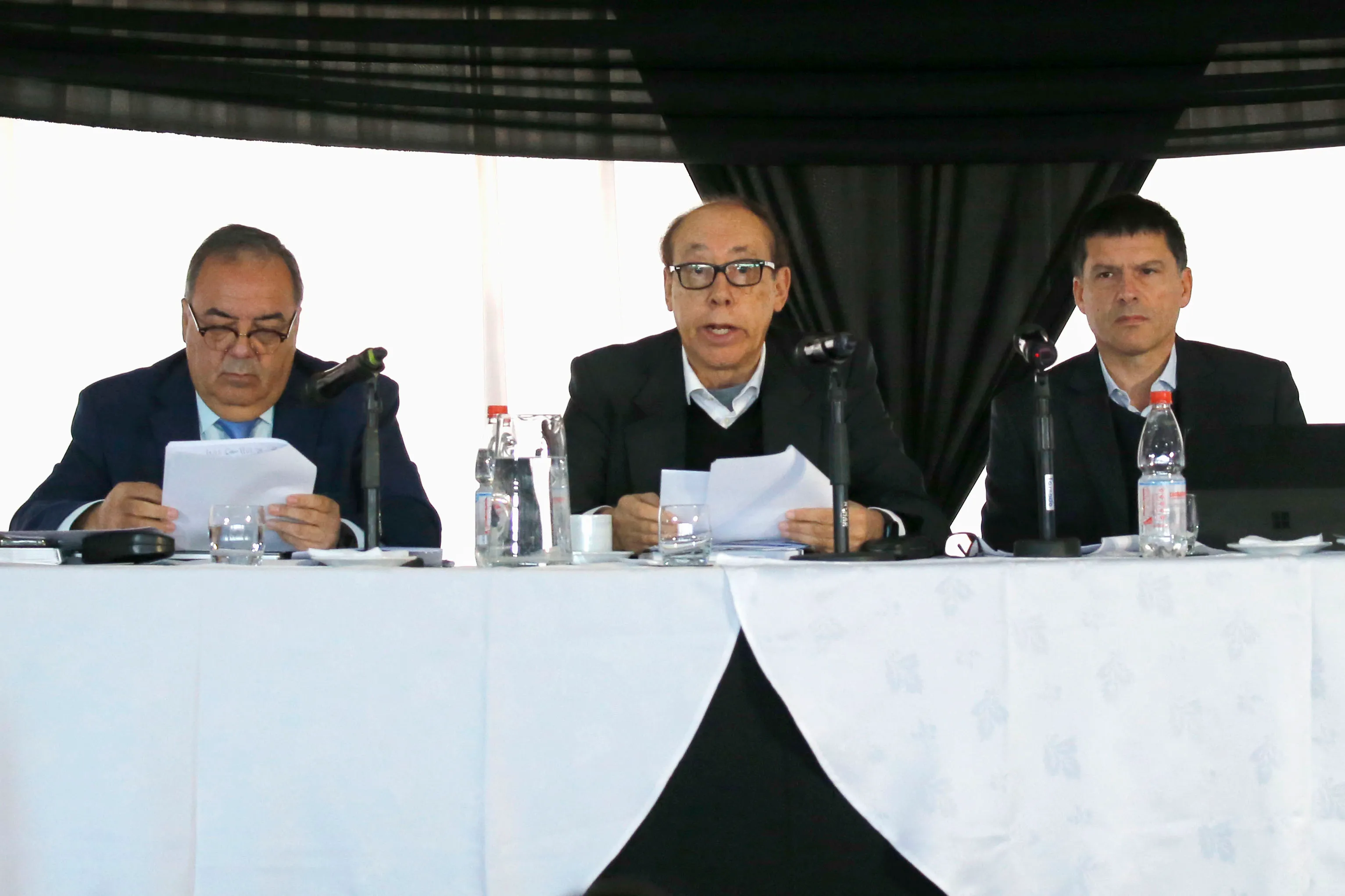 Santiago 26 de abril 2024.
Se lleva a cabo la Junta Ordinaria de Accionistas de Blanco y Negro, en el Estadio Monumental de Colo Colo


 
Dragomir Yankovic/Photosport