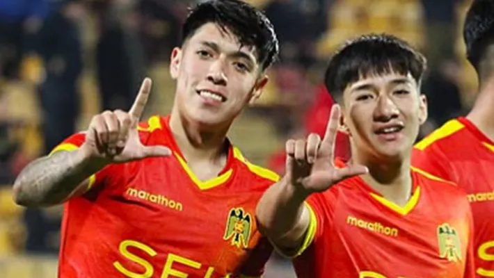 Cristóbal Jaramillo celebra junto a Tomás Ovando, autor de un gol.