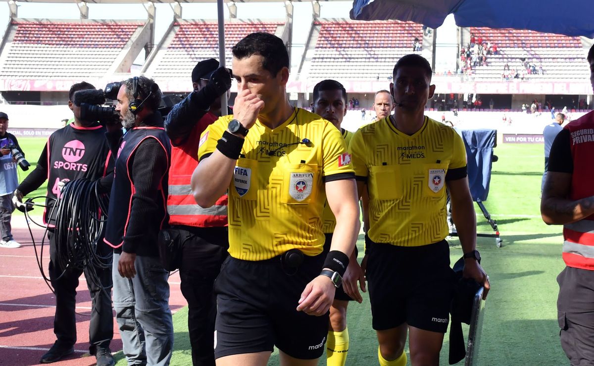 Momento Chilean Premier League: árbitro denuncia que lo dejan sin agua caliente en La Serena