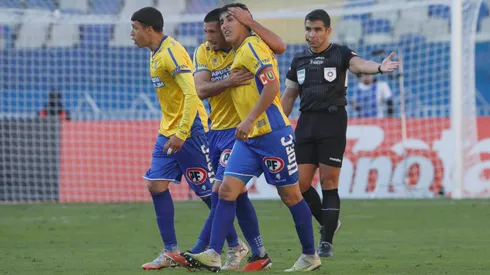 Osvaldo González anotó para la U de Conce ante Colo Colo.