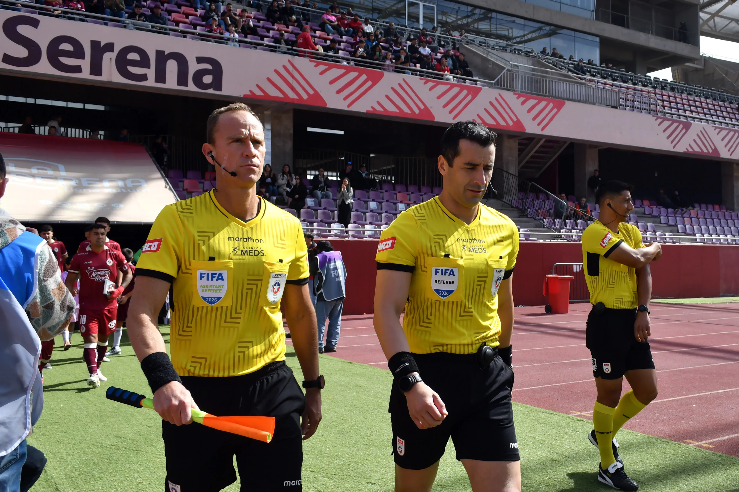 Vejar y su cuerpo arbitral no contaron con agua caliente. Imagen: Photosport