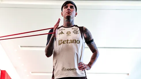 Erick Pulgar sigue la recuperación de su hombro en Flamengo.