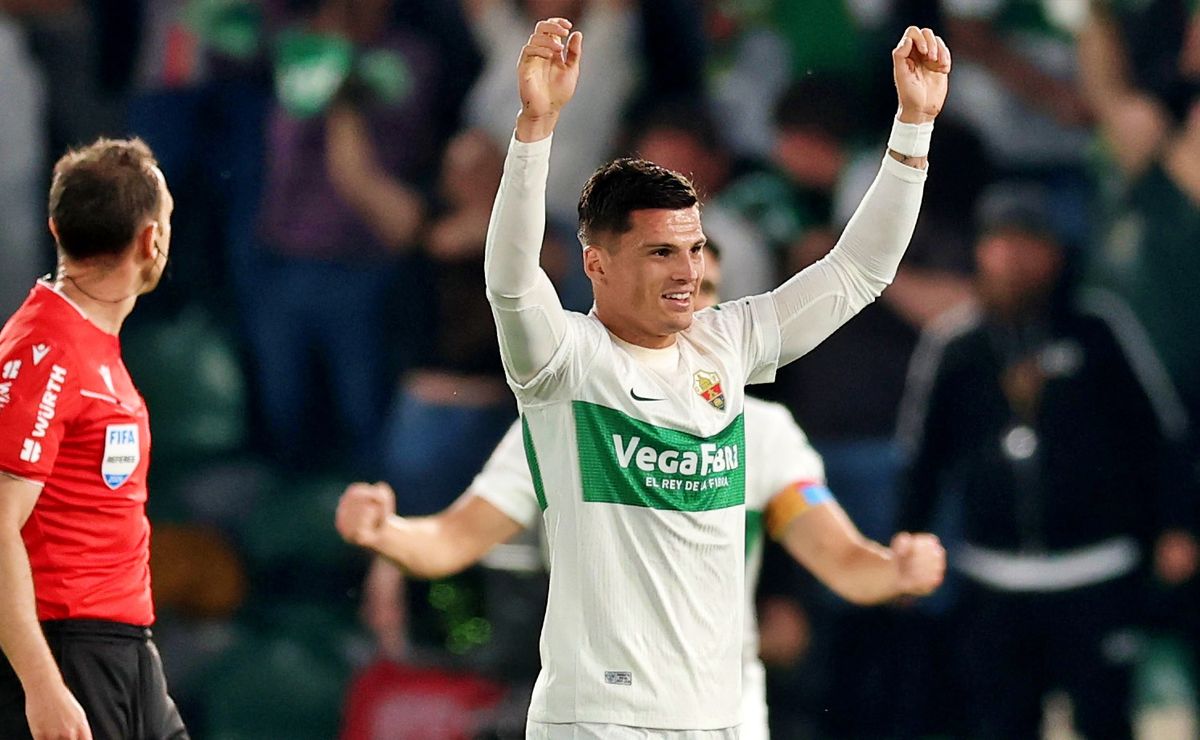 Campeón del mundo exige a Lucas Cepeda de titular en Elche: “No tiene miedo a encarar”