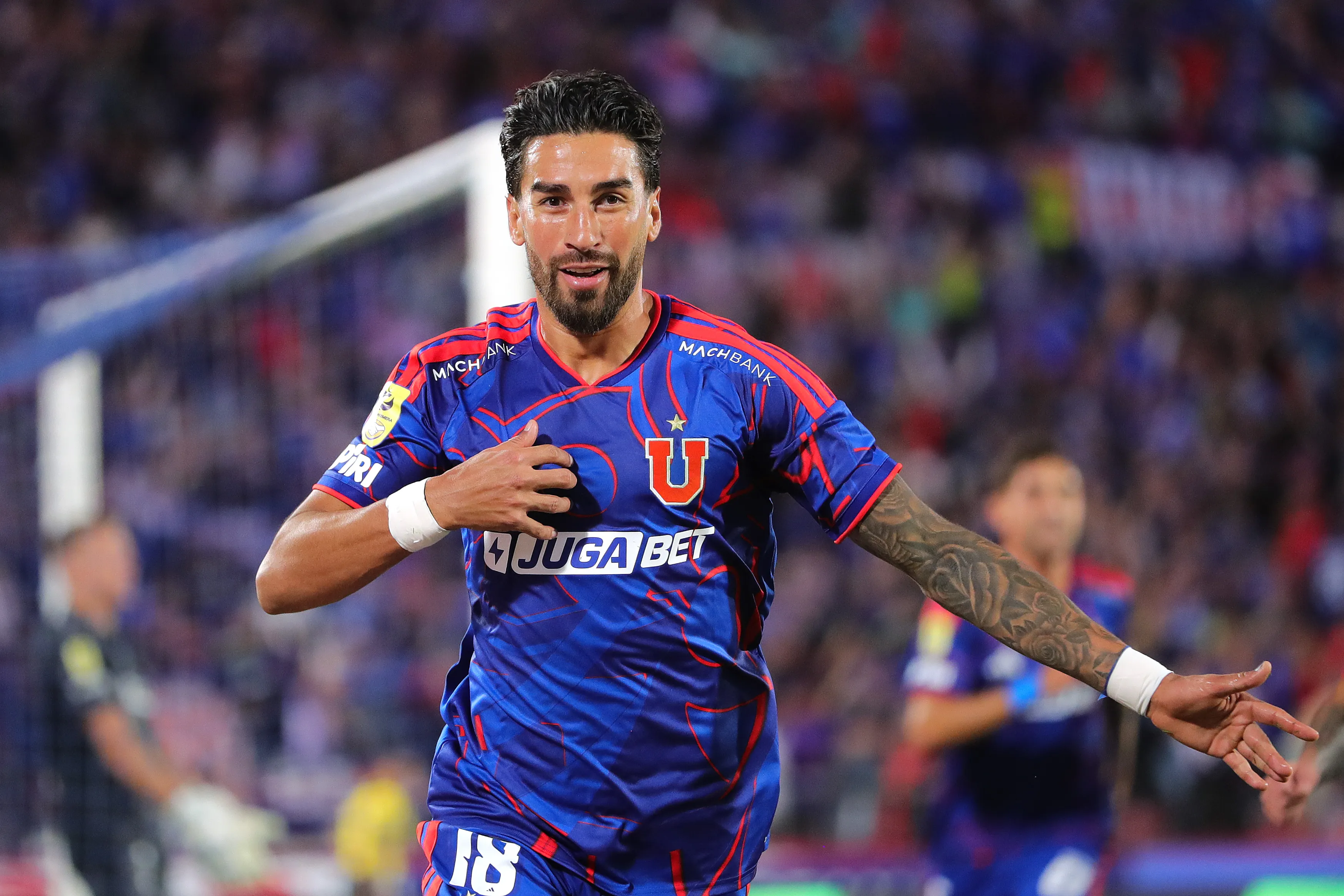 Juan Martín Lucero marcó el único tanto del triunfo de la U en el Clásico Universitario | Photosport