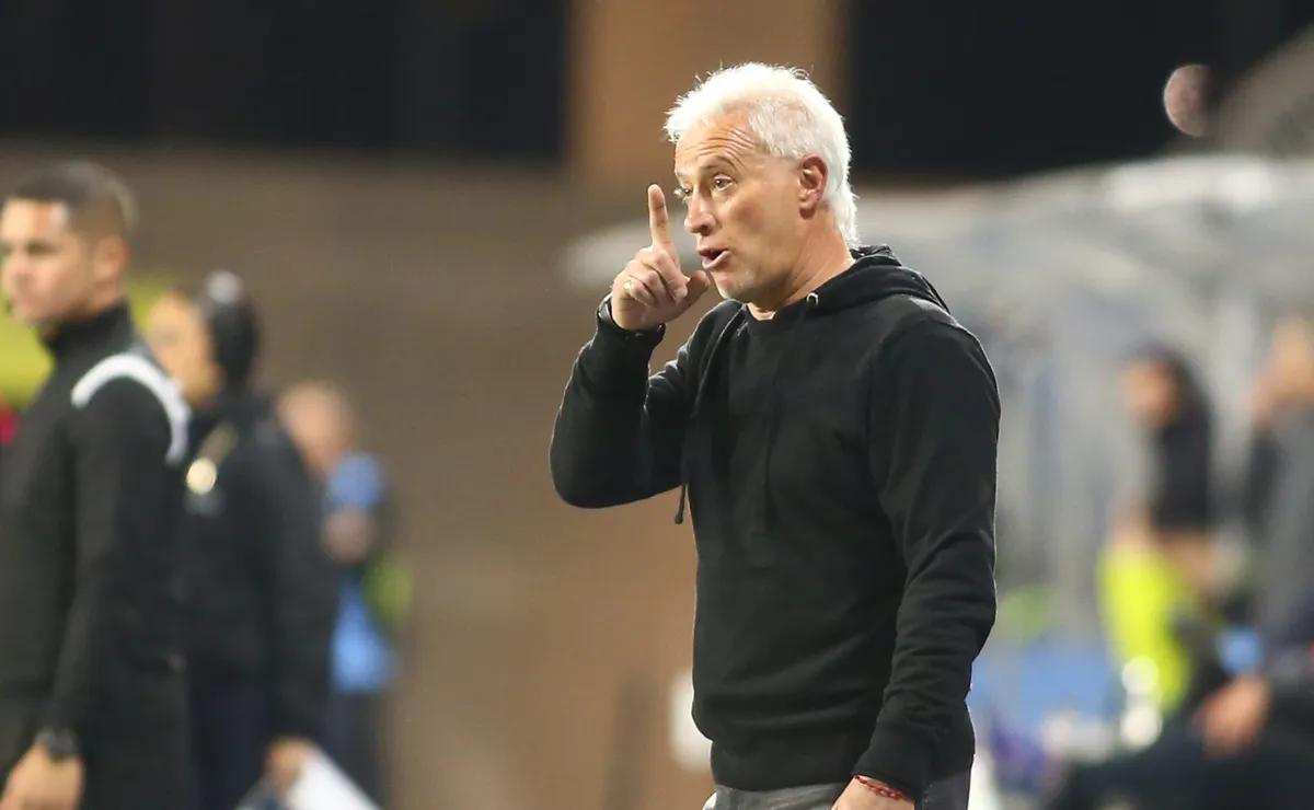 Ivo Basay busca banca en club de la Primera B chilena