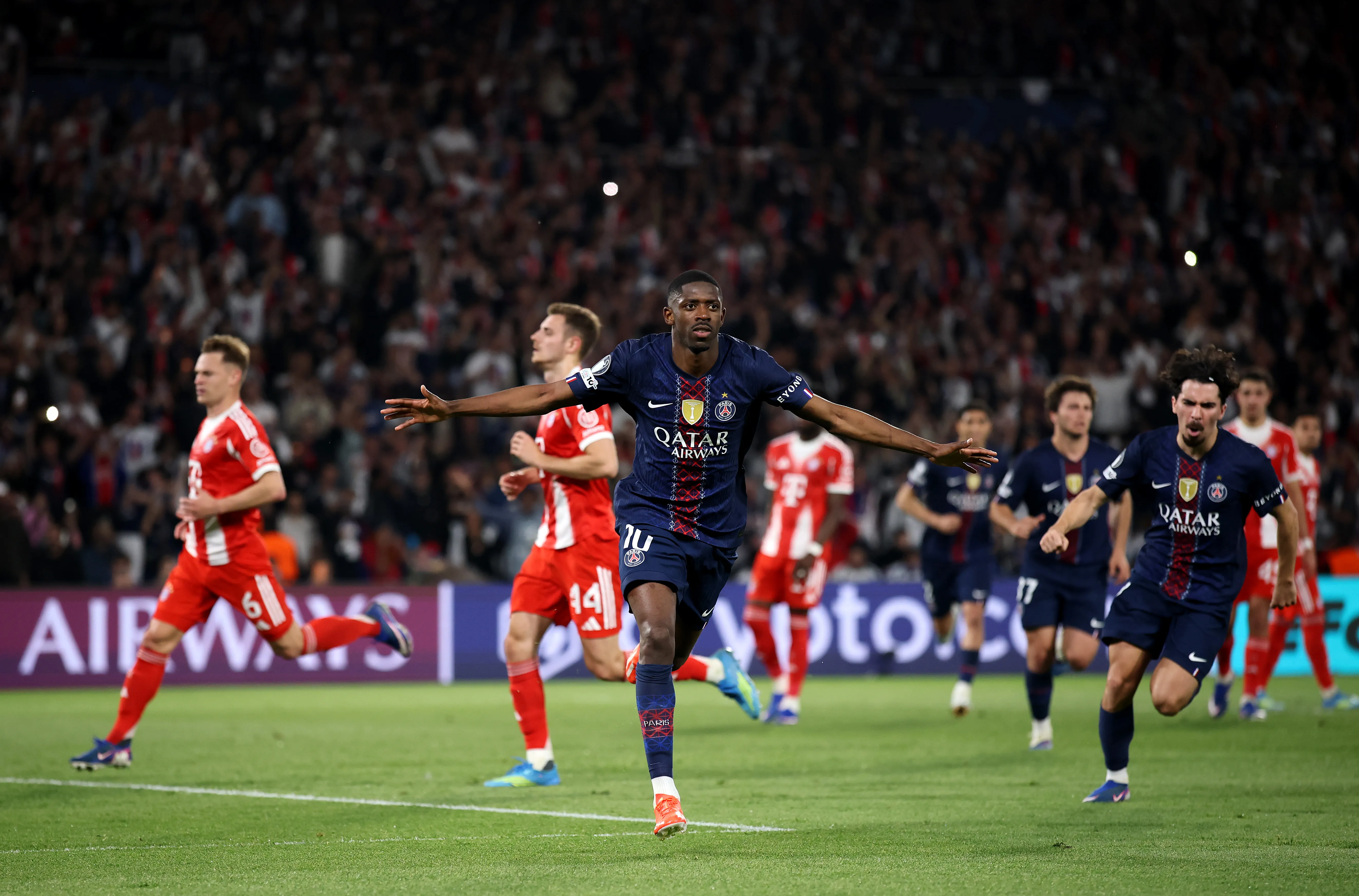 PSG celebra un triunfo clave ante Bayern Múnich en Champions, pero que se le complicó en el final. Foto: Getty Images.