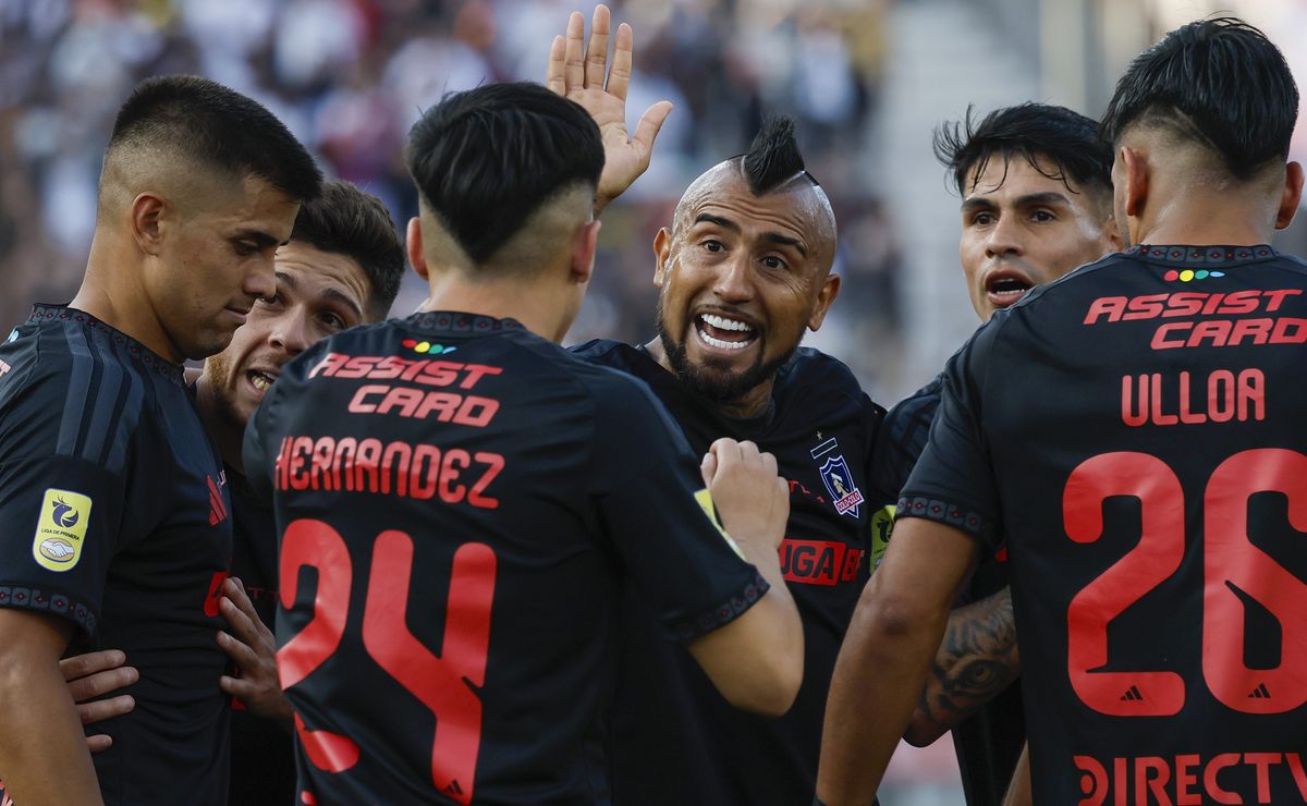 Las dos buenas noticias que le caen a Fernando Ortiz de cara al duelo que puede dejar a Colo Colo puntero