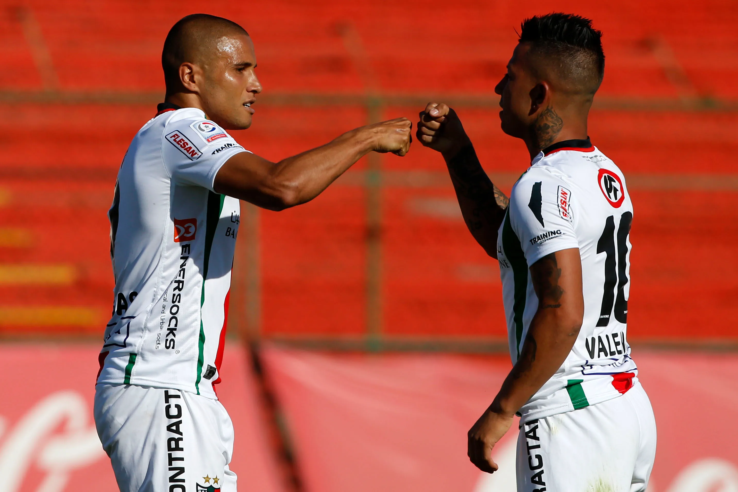 Leandro Benegas y el Leo Valencia juntos en Palestino. (Andres Pina/Photosport).