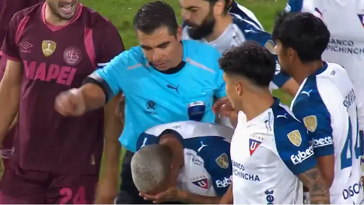 José Cabero no entendía nada en esta escena con Deyverson.