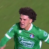 Córdova lo cortó y ahora es héroe de Audax: golazo en Argentina