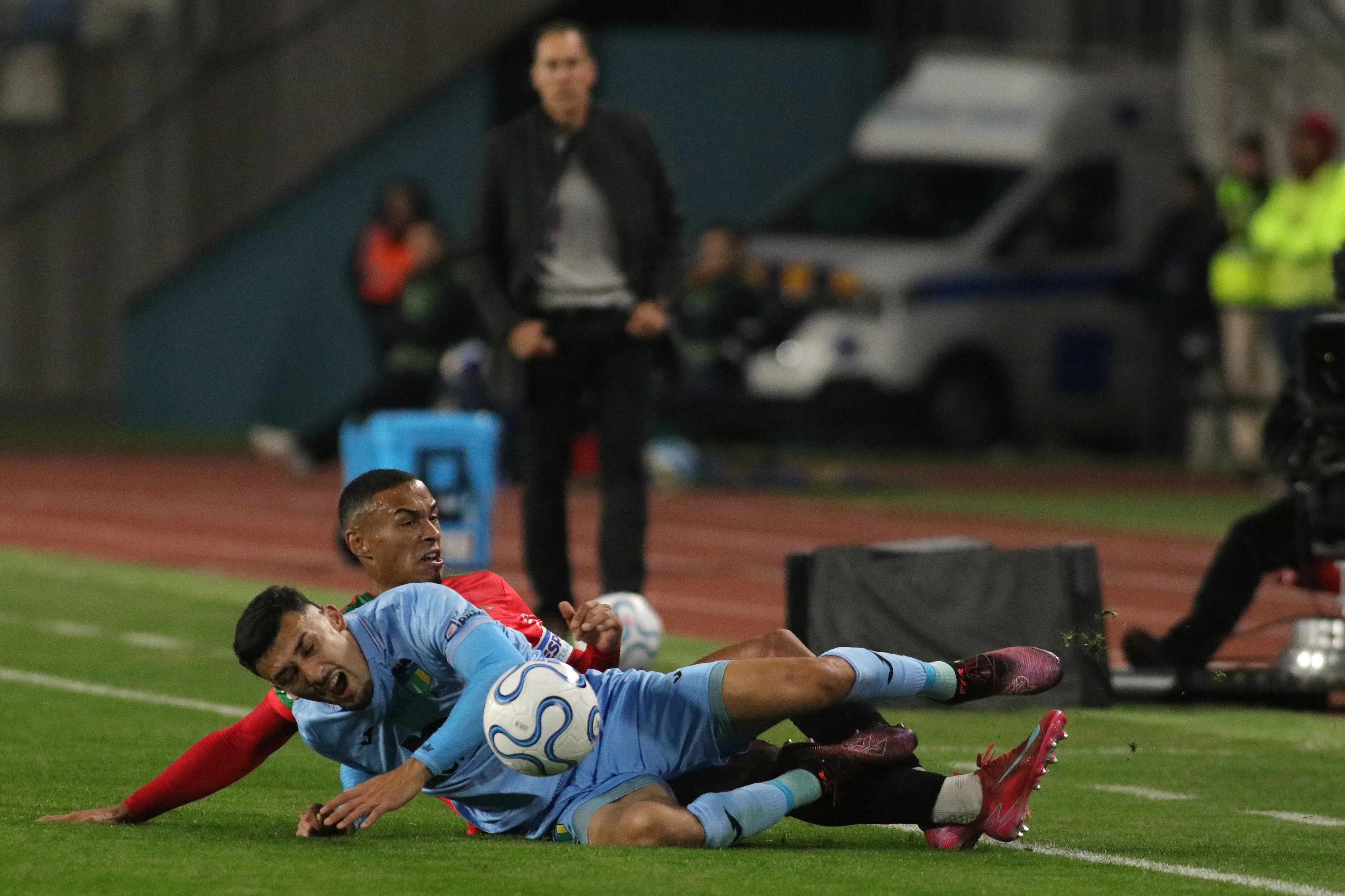 Las faltas charrúas se multiplicaron | Photosport