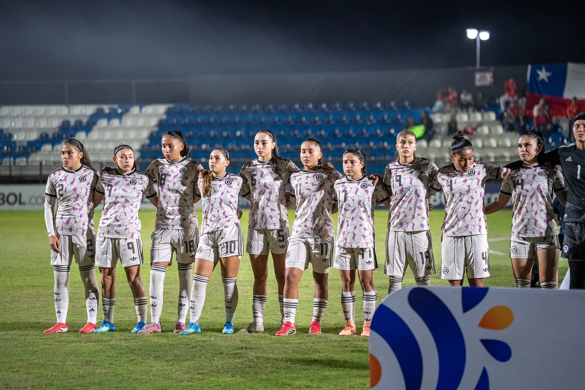 La Roja enfrenta a Paraguay por la fecha 4 con el objetivo de llegar a la punta del grupo A. (Foto: CONMEBOL)