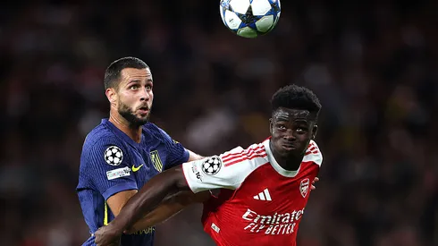 LONDON, ENGLAND – OCTOBER 21: Bukayo Saka of Arsenal is challenged by David Hancko of Atletico de Madrid during the UEFA Champions League 2025/26 League Phase MD3 match between Arsenal FC and Atletico de Madrid at Arsenal Stadium on October 21, 2025 in London, England. (Photo by Alex Pantling/Getty Images)