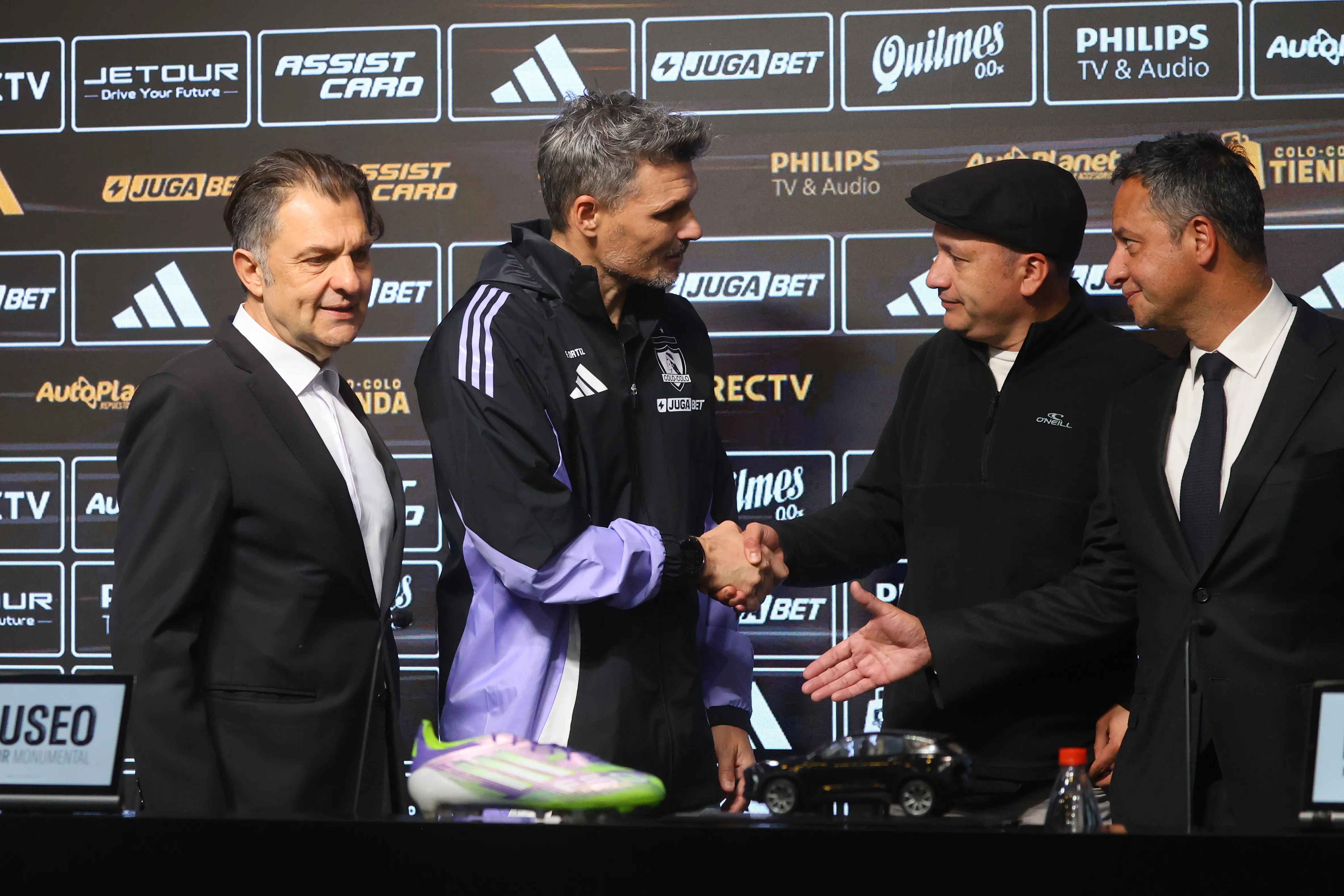 Aníbal Mosa no ve como un problema no tener oposición en Colo Colo e invitó al Club Social a unirse a su proyecto. Foto: Photosport.