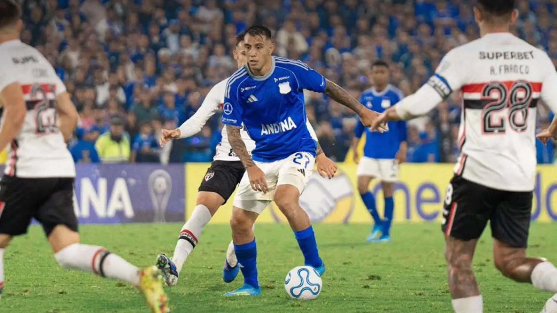 Rodrigo Contreras lo pasa mal en Millonarios