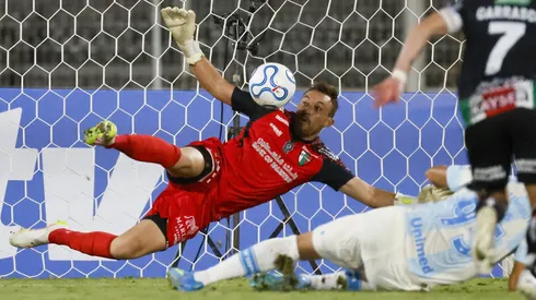 Brutal: Zanahoria ataja tres veces el mismo penal cuando se echaban al saco a Palestino contra Gremio.