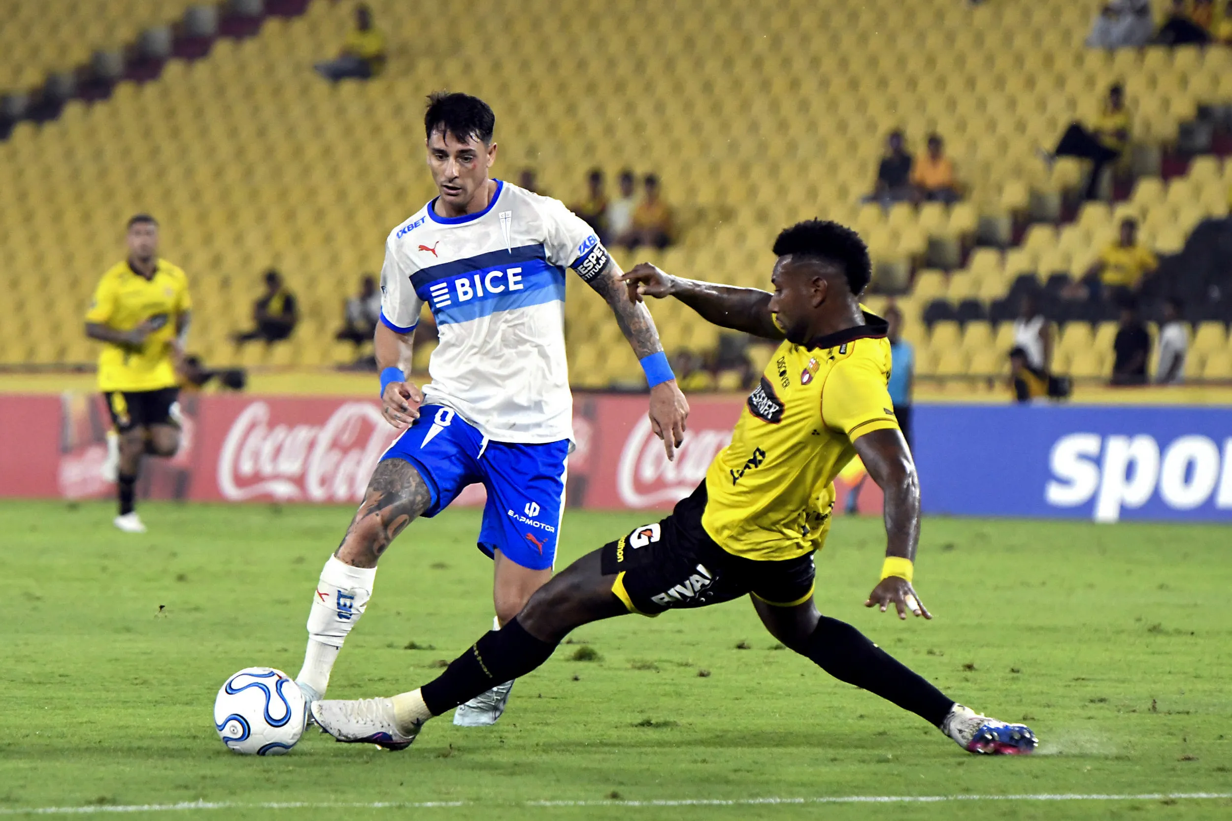 Fernando Zampedri anotó la apertura de la cuenta para Universidad Católica en Ecuador. | Foto: Photosport.
