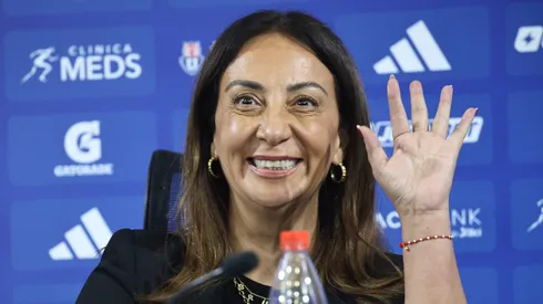 La nueva presidenta de la concesionaria feliz en su presentación.