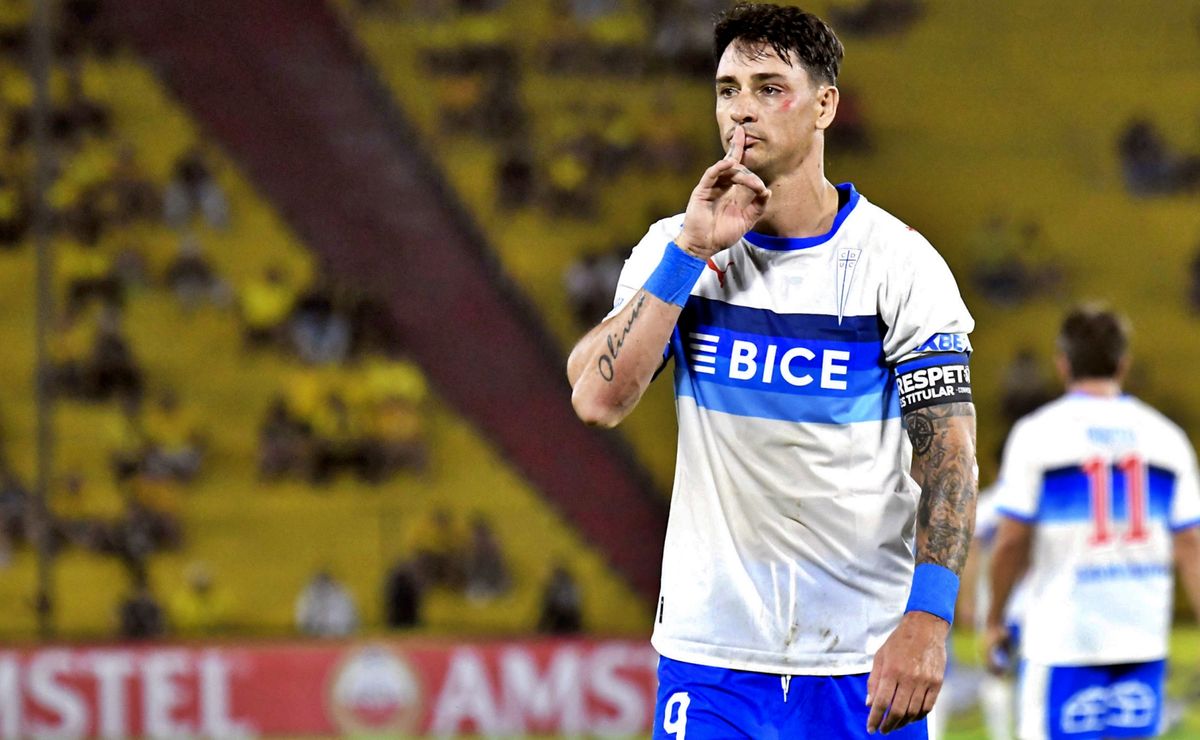 Fernando Zampedri acecha récord de Alberto Acosta en Católica por torneos Conmebol
