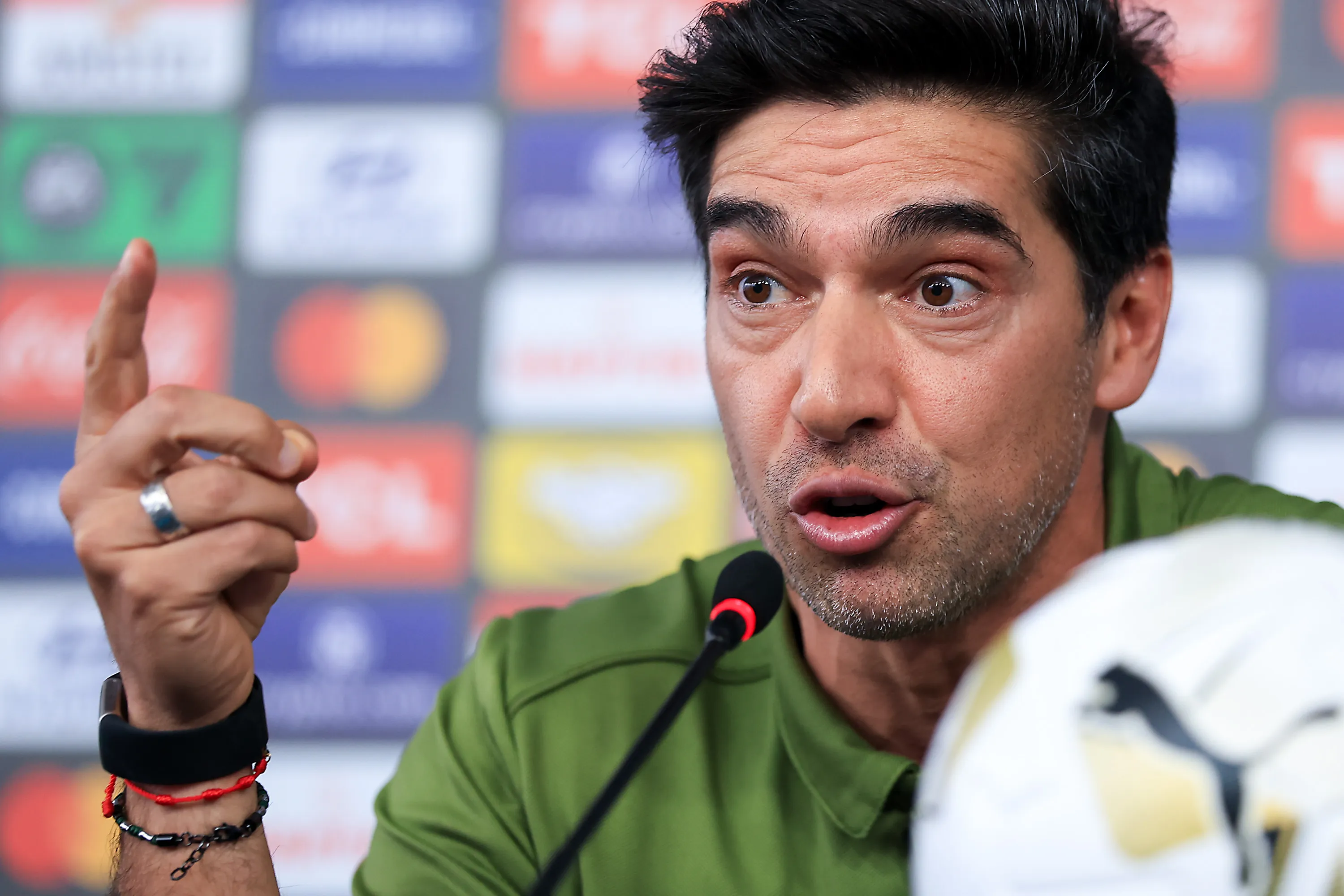 Abel Ferreira quedó muy enojado por una decisión que tomó el rival en Paraguay. (Buda Mendes/Getty Images).