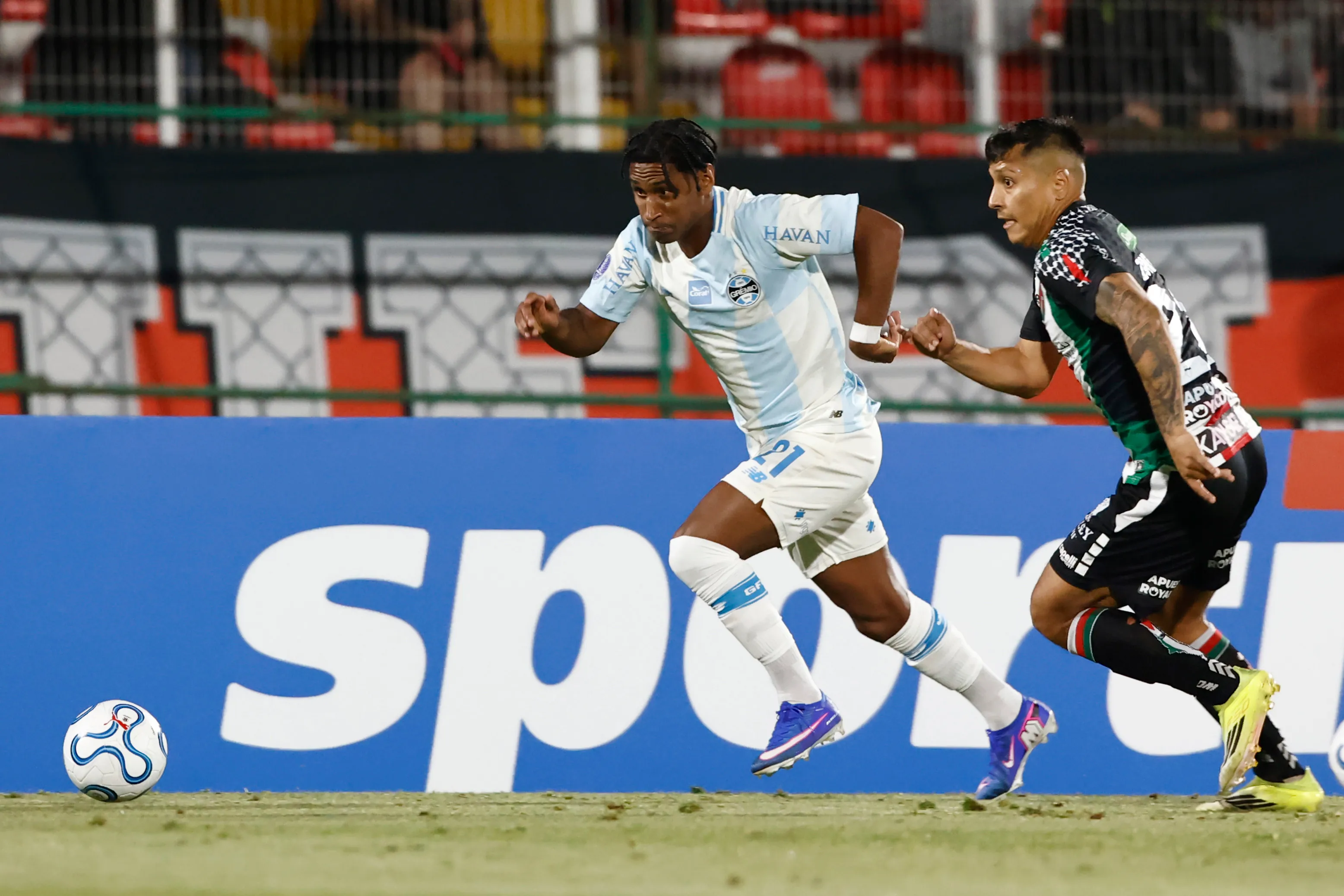 Dilan Zúñiga sabe que tiene una deuda con Sebastián Pérez. (Dragomir Yankovic/Photosport).