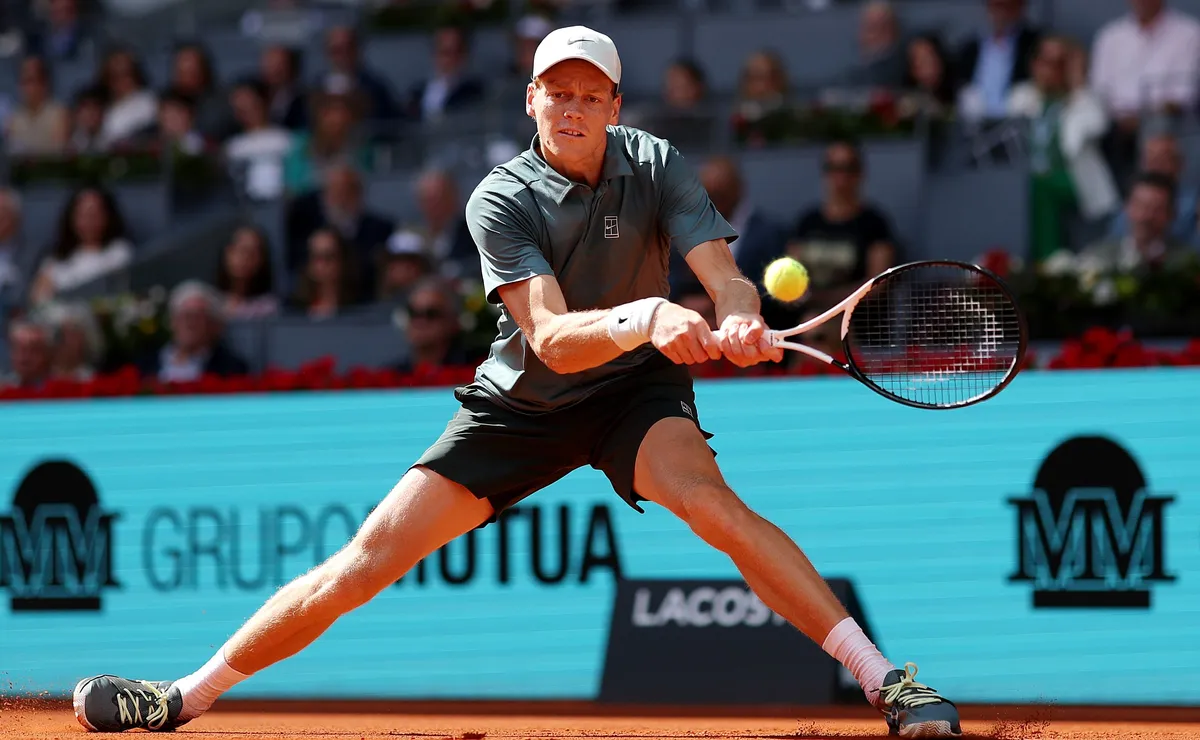 Jannik Sinner avanza a final de Madrid y duda en Roma