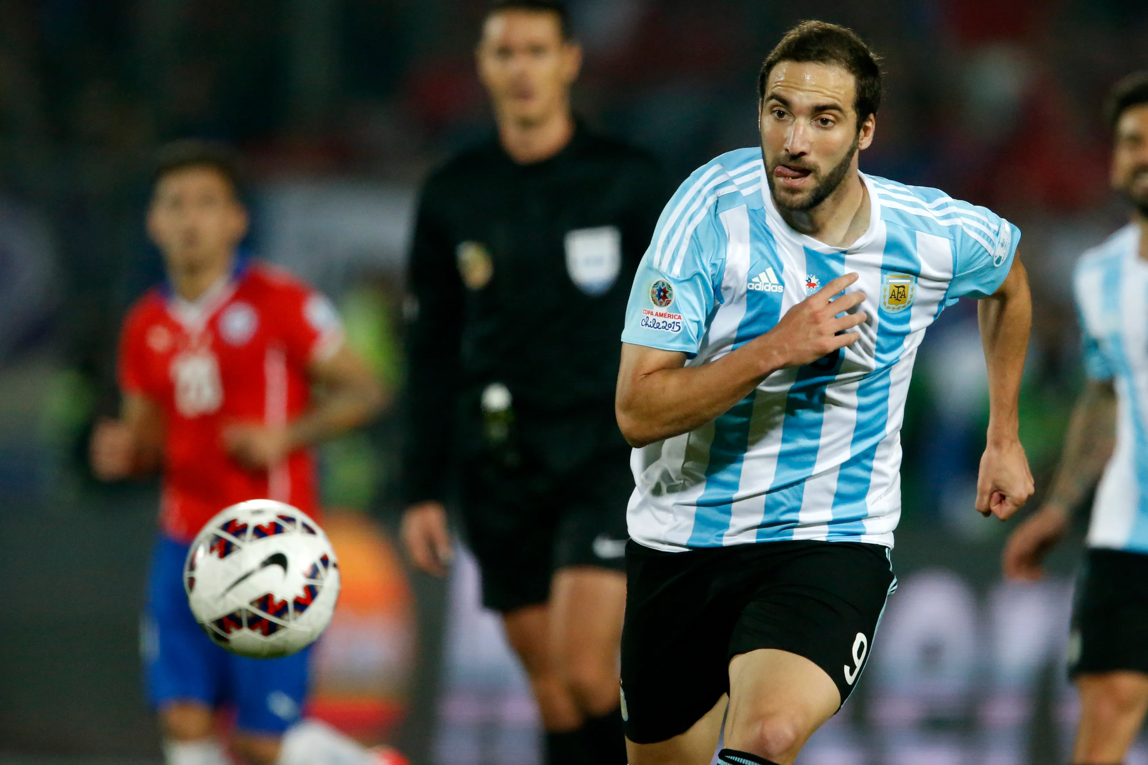 Gonzalo Higuaín en un recuerdo grato: la final de la Copa América 2015. Foto: Andrés Piña/Photosport