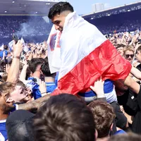 ¡En andas! El bombástico festejo de un chileno en Inglaterra