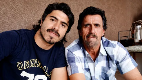 Diego Sánchez junto a su papá, Gustavo, quien fue arquero y preparador de porteros en Palestino.
