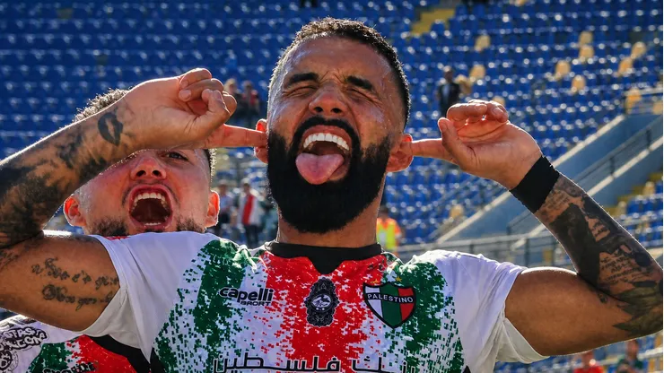 Así festejó Ronnie Fernández ante Everton.