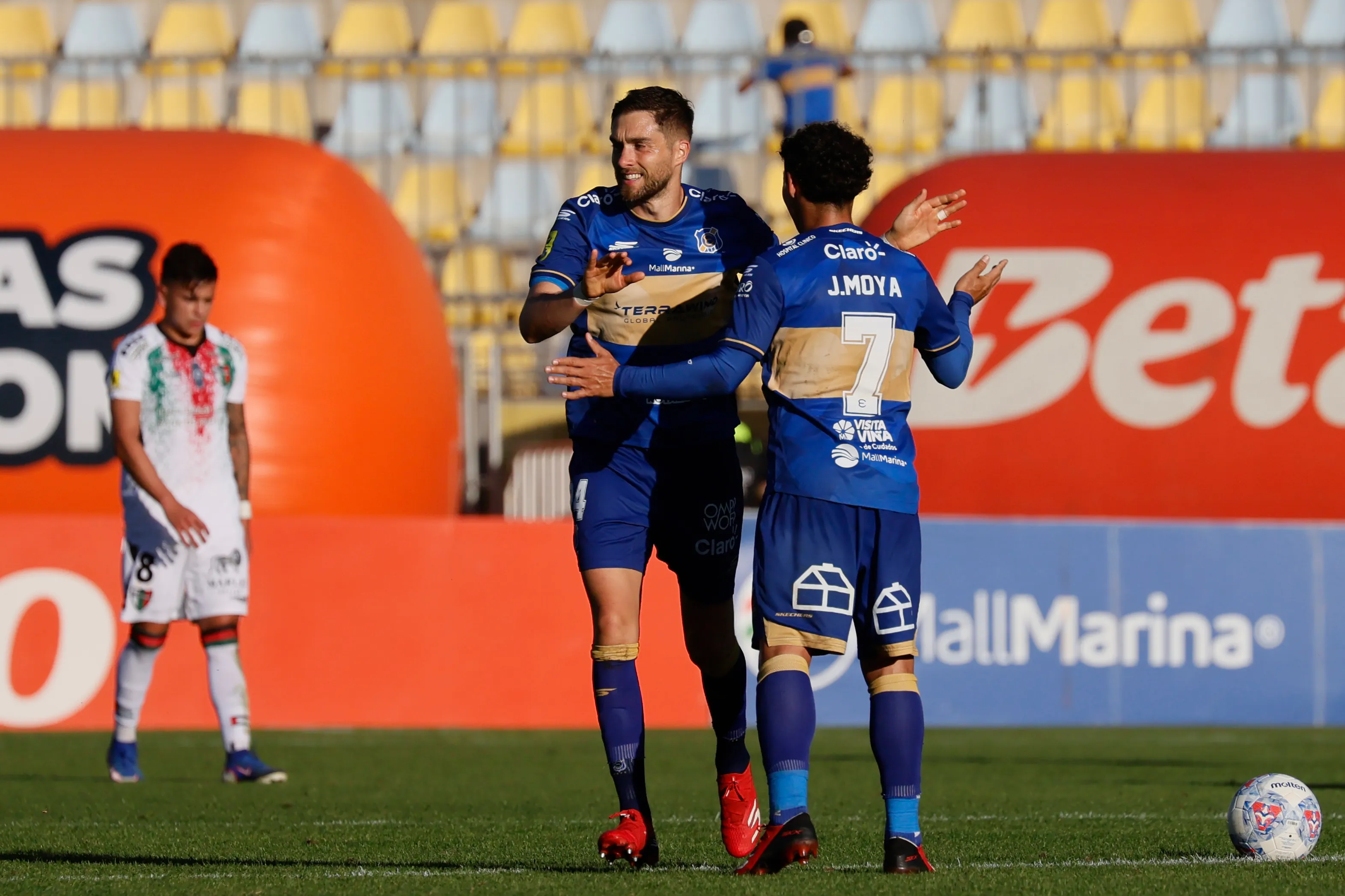 Joaquín Moya y Diego Oyarzún, los autores de los goles Ruleteros. (Sebastian Cisternas/Photosport).